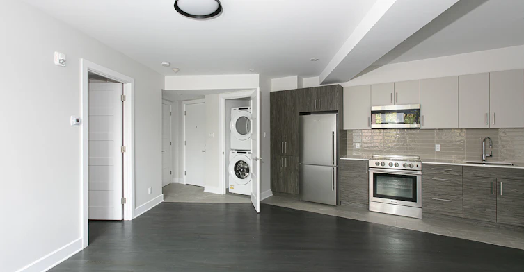 4851 De La Côte Saint Luc Chemin, Montréal, QC, H3W 2H6 - 2
