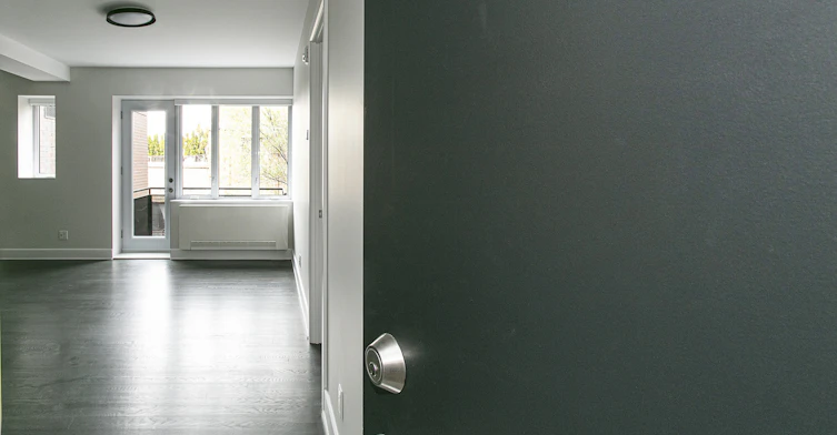 4851 De La Côte Saint Luc Chemin, Montréal, QC, H3W 2H6 - 12