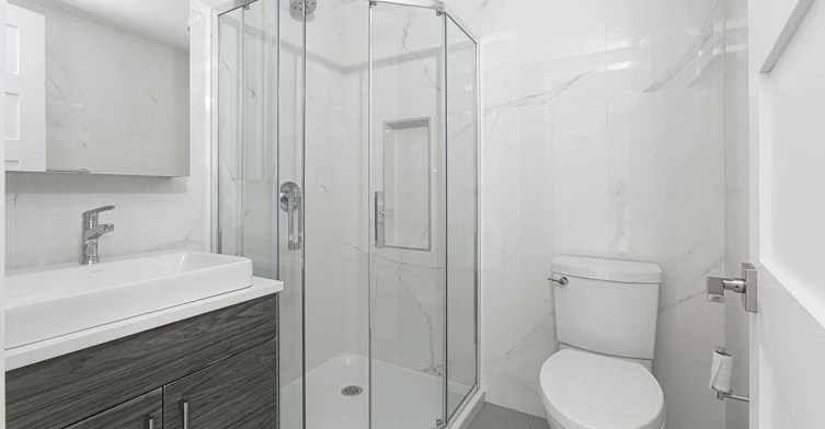 4851 De La Côte Saint Luc Chemin, Montréal, QC, H3W 2H6 - 9
