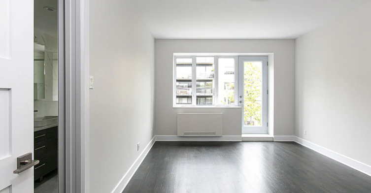 4851 De La Côte Saint Luc Chemin, Montréal, QC, H3W 2H6 - 5
