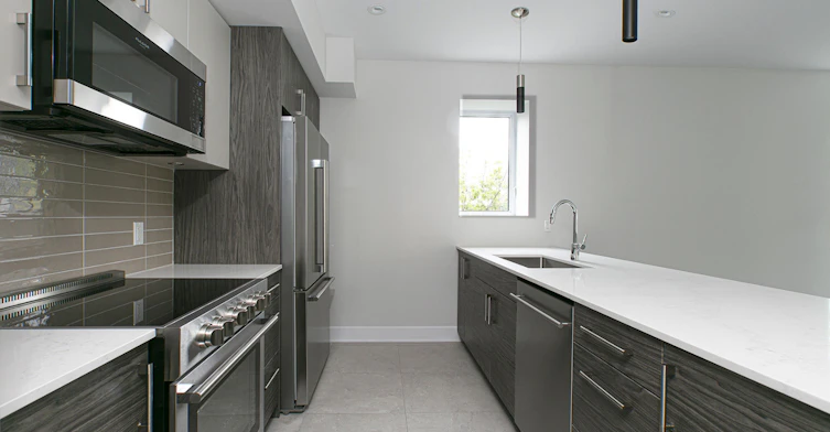 4851 De La Côte Saint Luc Chemin, Montréal, QC, H3W 2H6