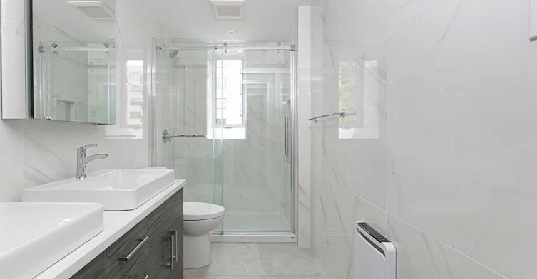4851 De La Côte Saint Luc Chemin, Montréal, QC, H3W 2H6 - 9