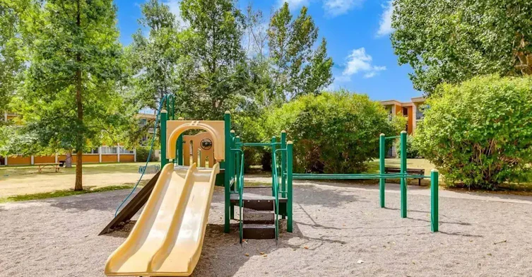 007-9700 Bonaventure Drive SE, Calgary, AB, T2J 0E6 - 3