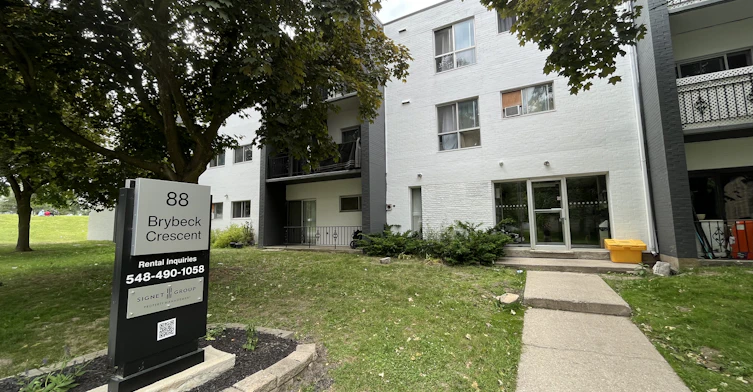 032-0205-88 Brybeck Crescent, Kitchener, ON, N2M 5G4 - 2