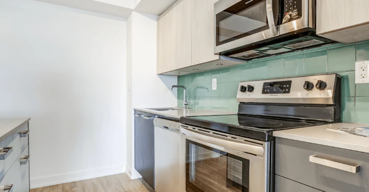 127-1235 Marlborough Court, Oakville, ON, L6H 3B6 - 3