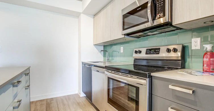 1235 Marlborough Court, Oakville, ON, L6H 3B6 - 3