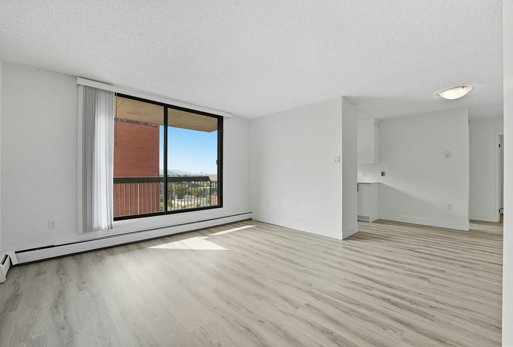1310 14 Avenue SW, Calgary, AB, T3C 3S3 - 8