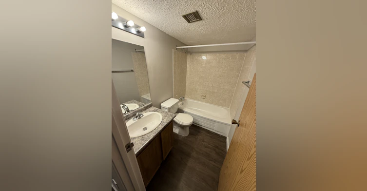 1310 14 Avenue SW, Calgary, AB, T3C 3S3 - 9
