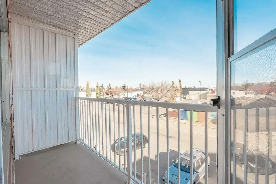 33-10003 62 Street, Edmonton, AB, T6A 2L6 - 37