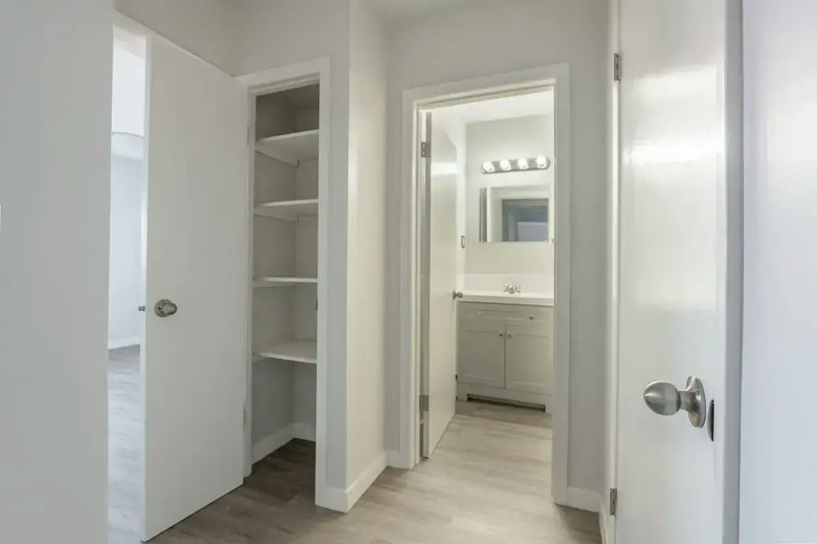 33-10003 62 Street, Edmonton, AB, T6A 2L6 - 35
