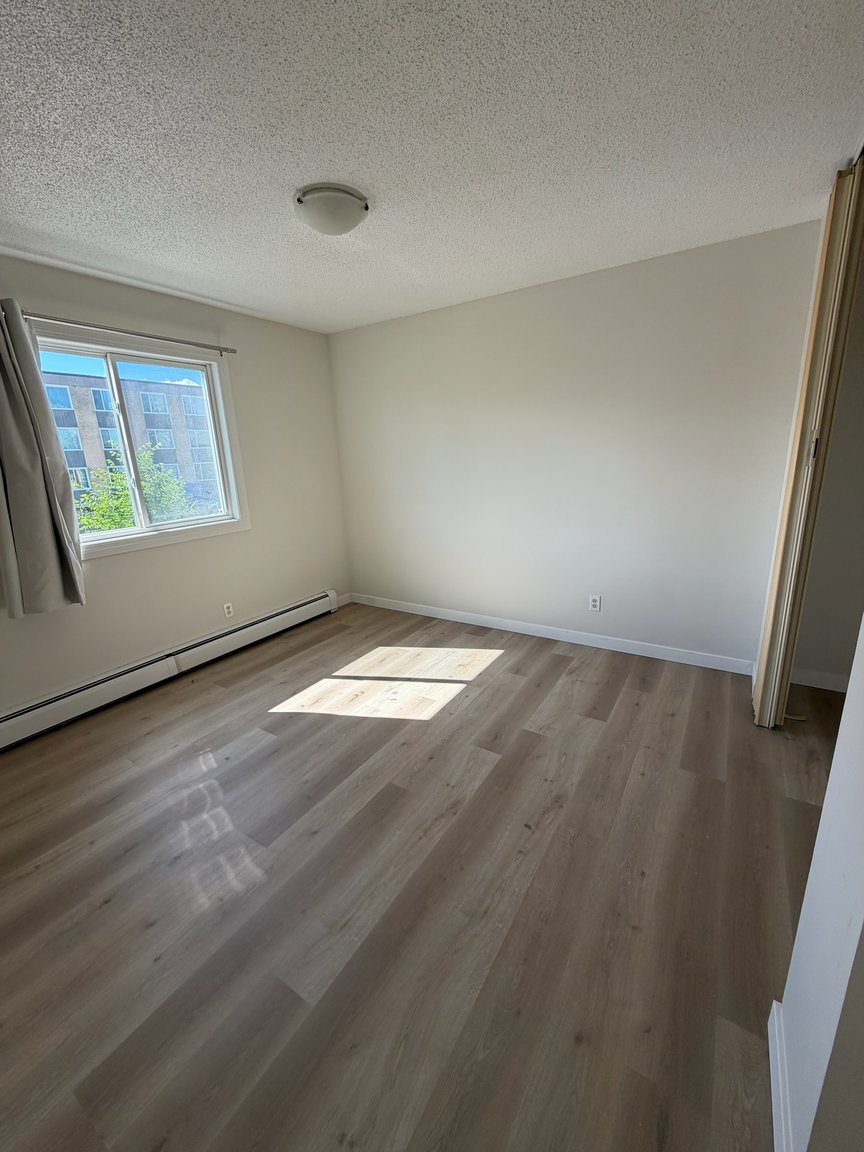 11240 124th Street, Edmonton, AB, T5M 0J8 - 19