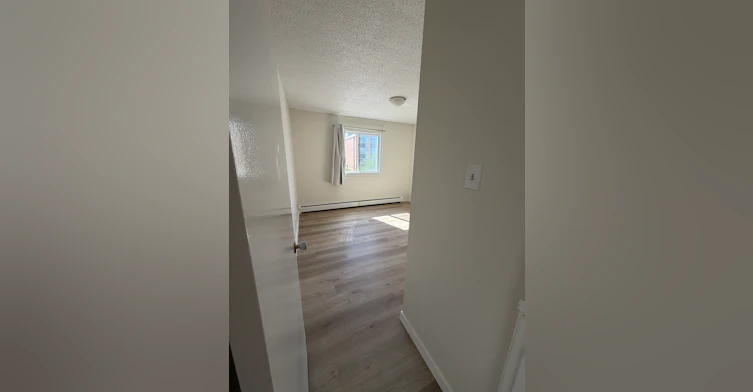 11240 124th Street, Edmonton, AB, T5M 0J8 - 18