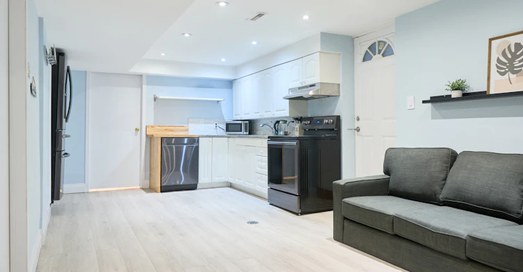 704 Abana Road, Mississauga, ON, L5A 1H4