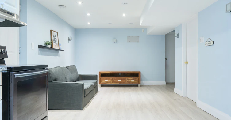 704 Abana Road, Mississauga, ON, L5A 1H4 - 2