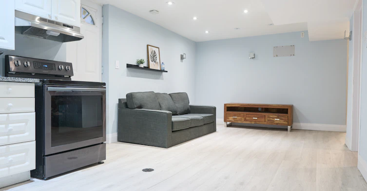 704 Abana Road, Mississauga, ON, L5A 1H4 - 5