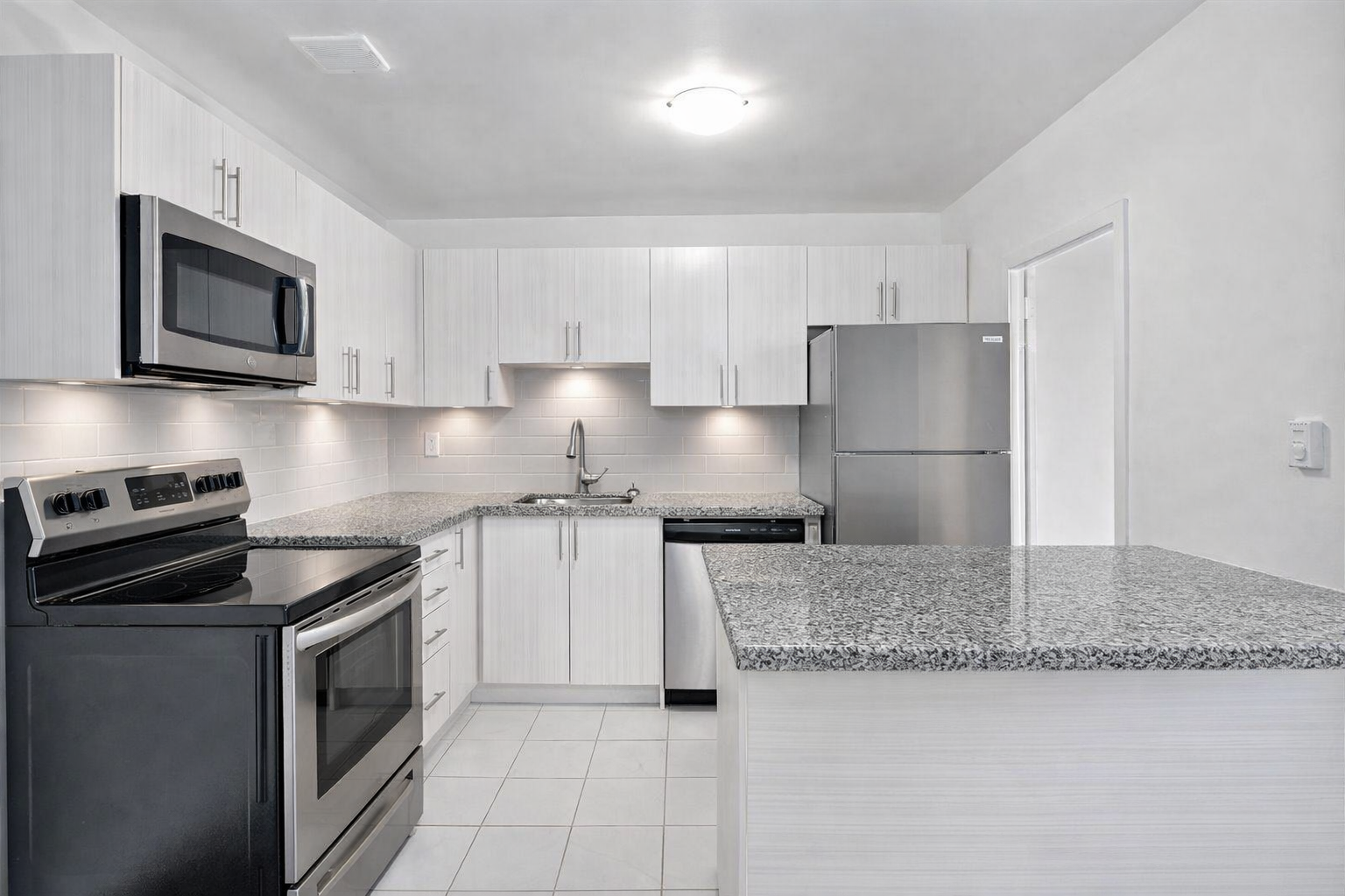 51 Owen Street, Penetanguishene, ON, L9M 1N4 - 2