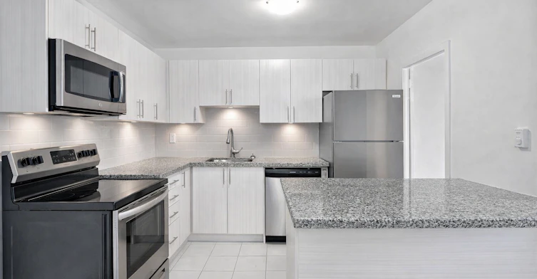 51 Owen Street, Penetanguishene, ON, L9M 1N4 - 2