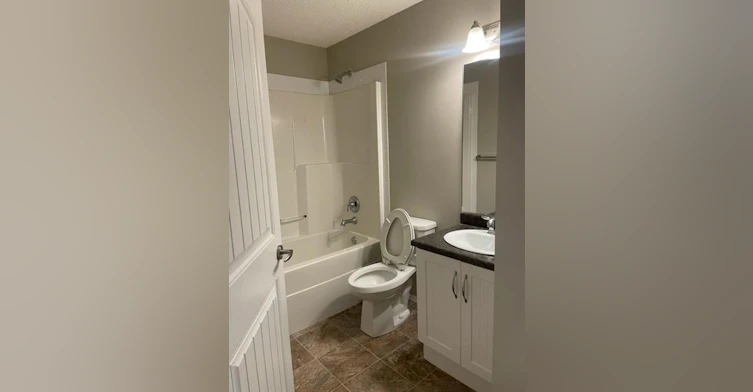 604 62 Street SW, Edmonton, AB, T6X 0K4 - 8