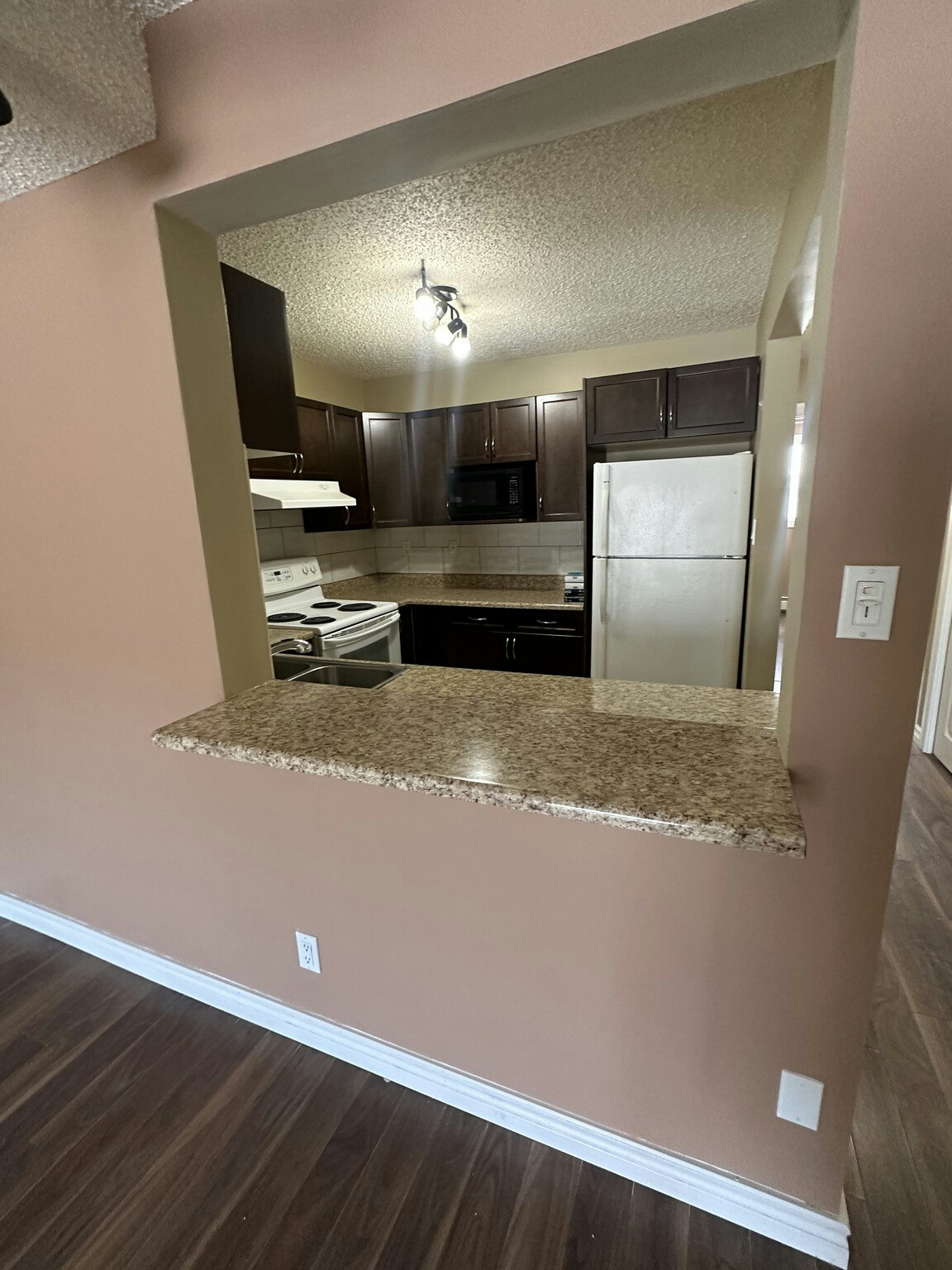 3807 76 Street Nw, Edmonton, AB, T6K 2P9 - 2