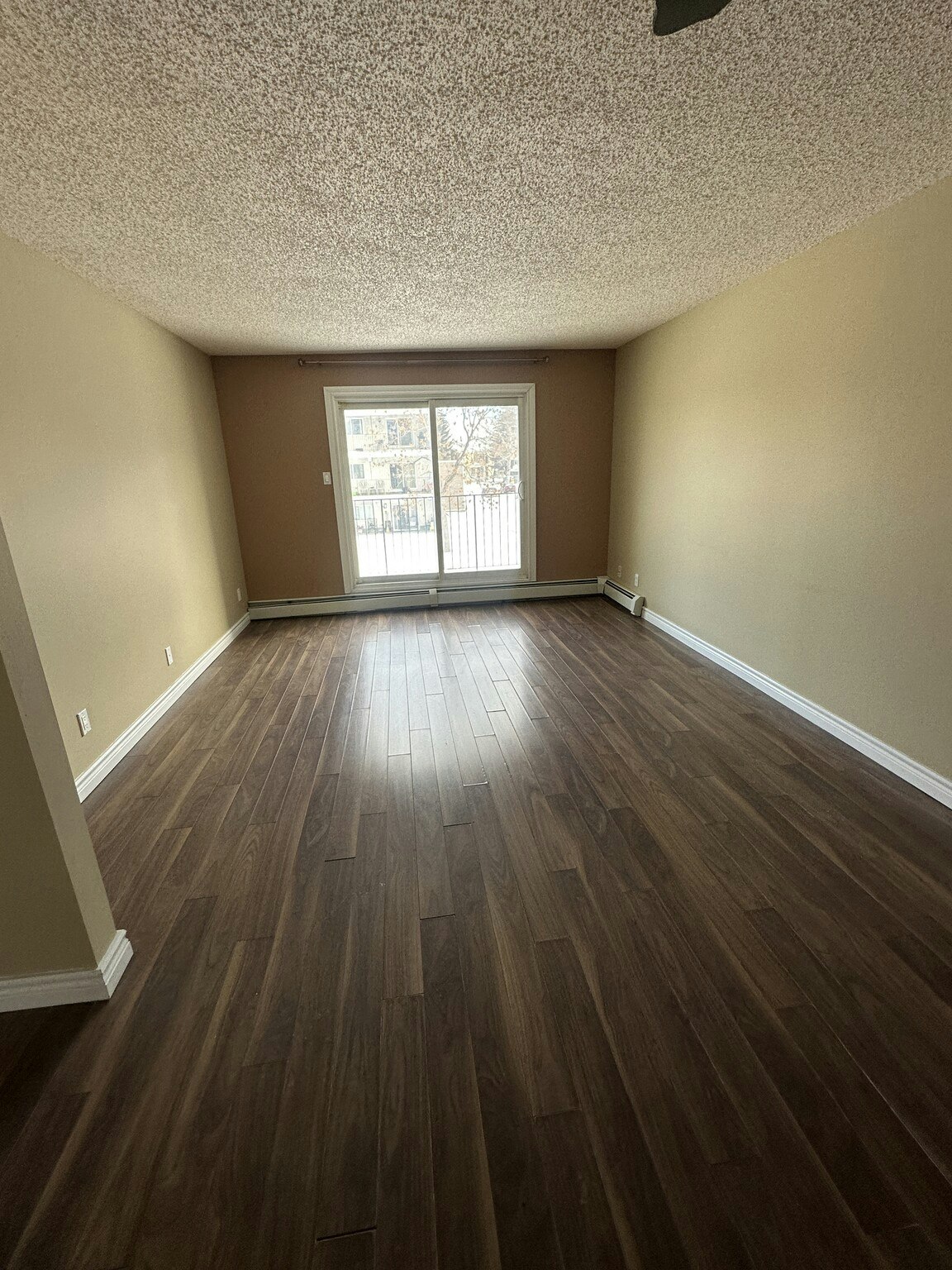 3807 76 Street Nw, Edmonton, AB, T6K 2P9 - 4