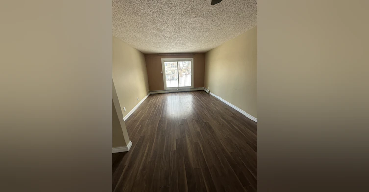 3807 76 Street Nw, Edmonton, AB, T6K 2P9 - 4