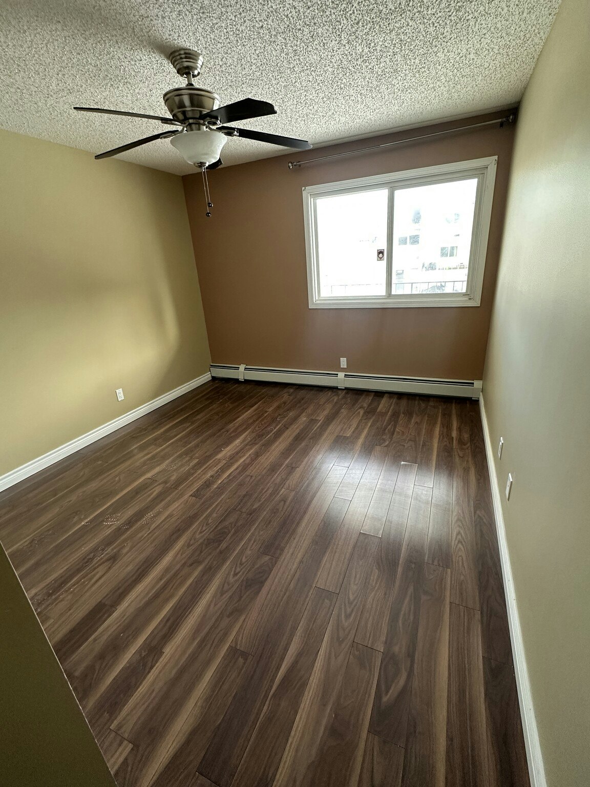 3807 76 Street Nw, Edmonton, AB, T6K 2P9 - 5
