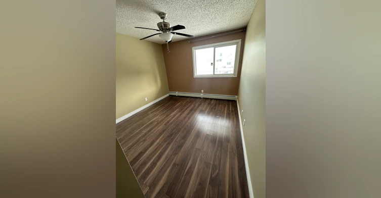 3807 76 Street Nw, Edmonton, AB, T6K 2P9 - 5