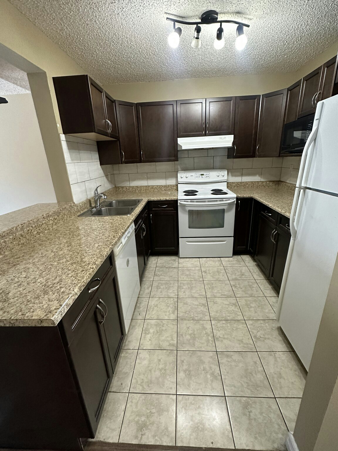 3807 76 Street Nw, Edmonton, AB, T6K 2P9