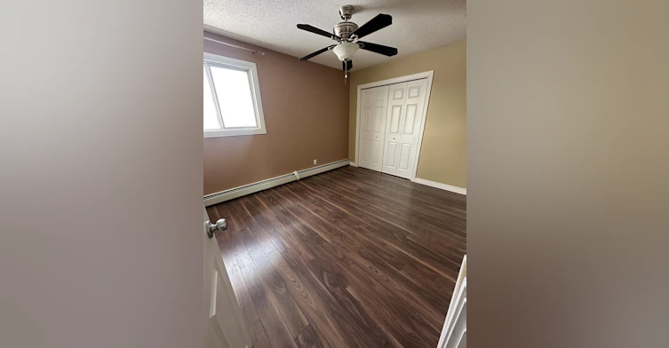 3807 76 Street Nw, Edmonton, AB, T6K 2P9 - 9