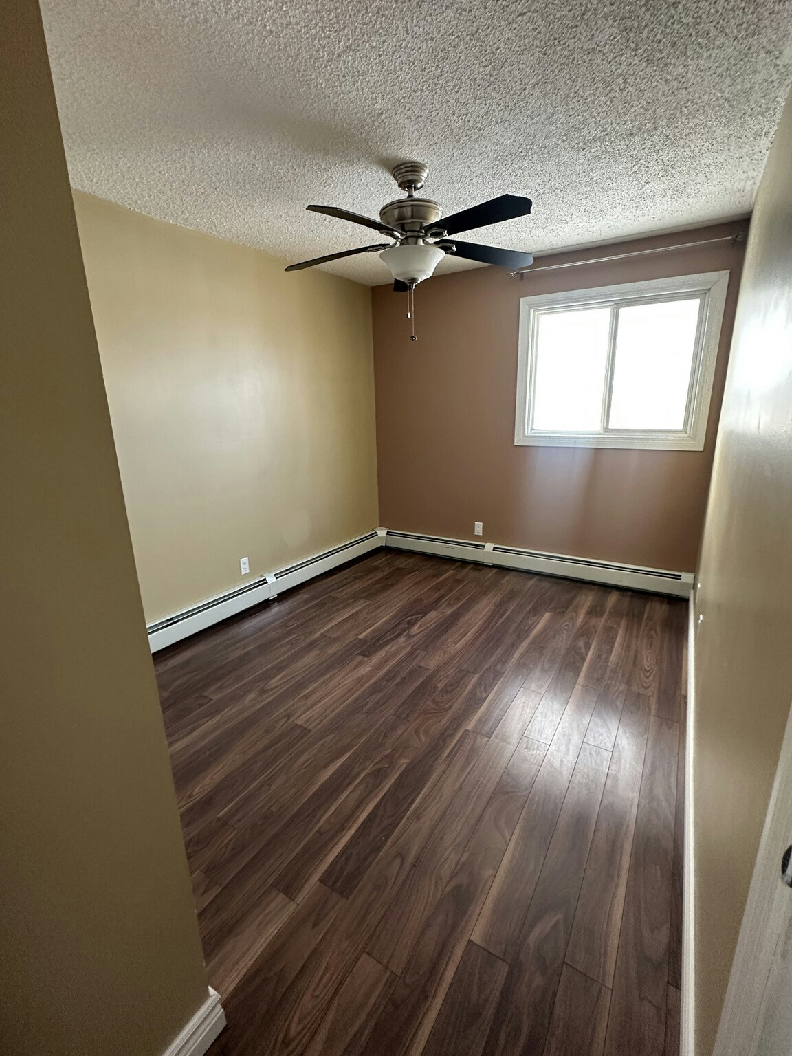 3807 76 Street Nw, Edmonton, AB, T6K 2P9 - 8
