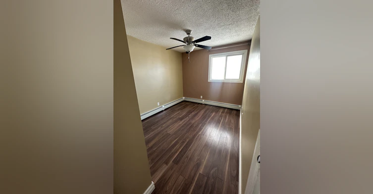 3807 76 Street Nw, Edmonton, AB, T6K 2P9 - 8