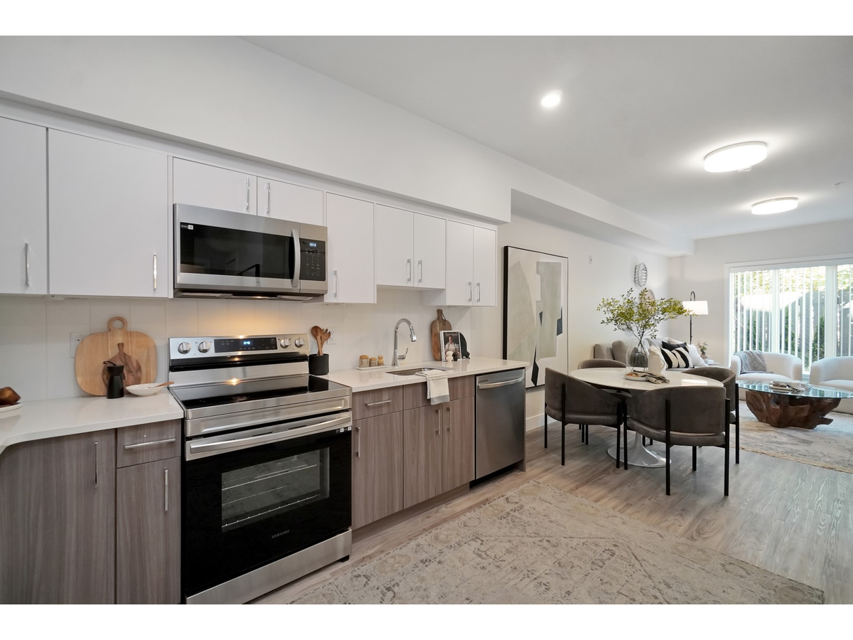 0220-10129 Fifth Street, Sidney, BC, V8L 0E2 - 3