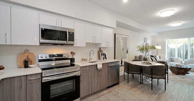 0220-10129 Fifth Street, Sidney, BC, V8L 0E2 - 3