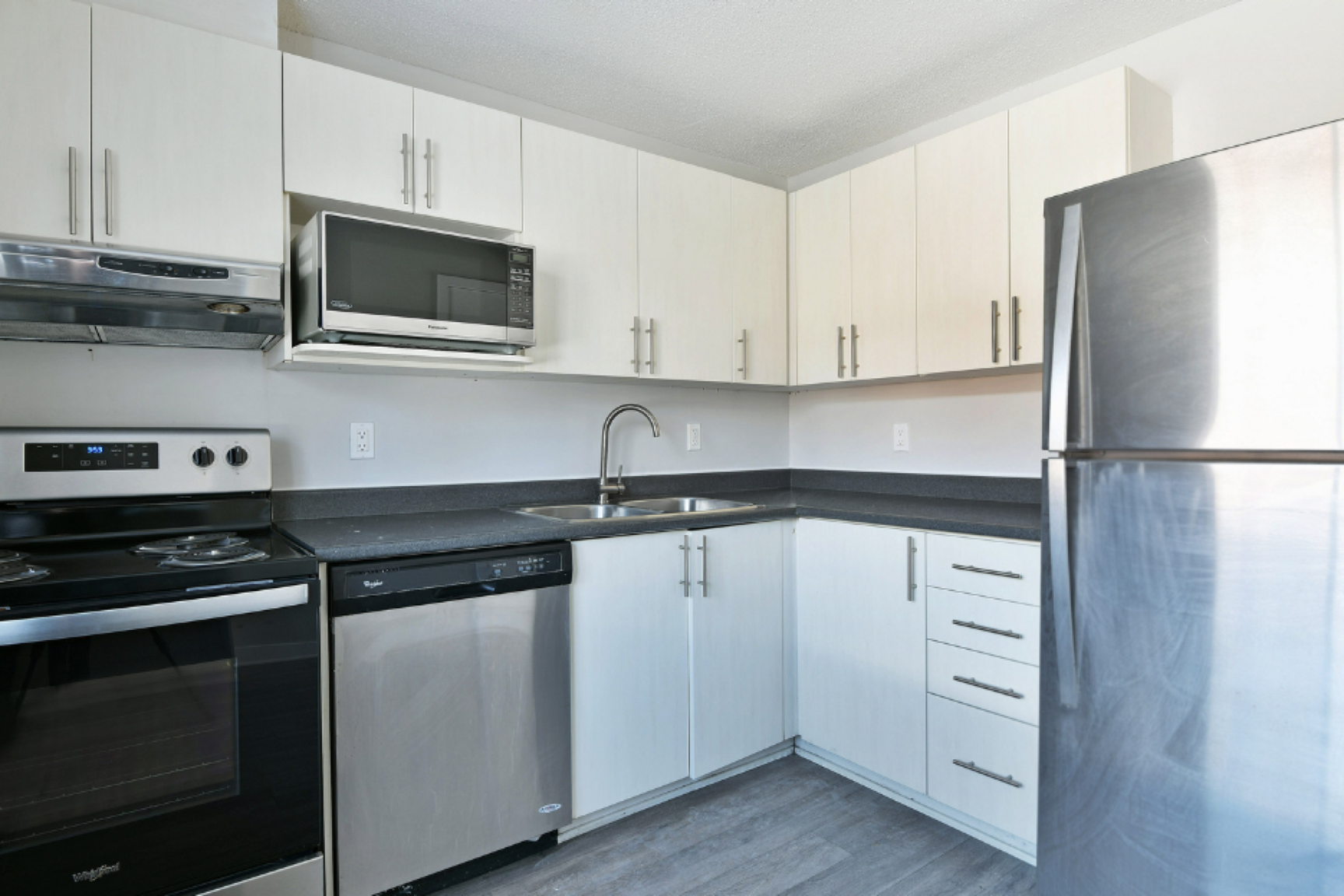 94-10 Deerfield Drive, Ottawa, ON, K2G 3R7 - 2