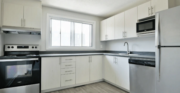 86-10 Deerfield Drive, Ottawa, ON, K2G 3R7 - 3
