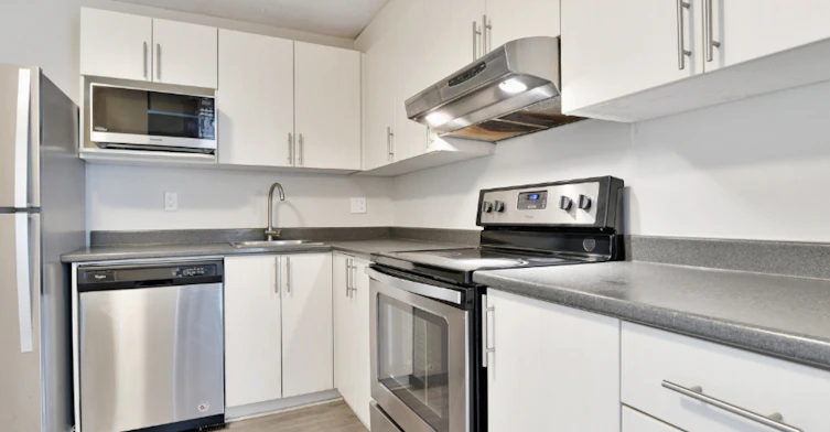 111-10 Deerfield Drive, Ottawa, ON, K2G 3R7 - 2