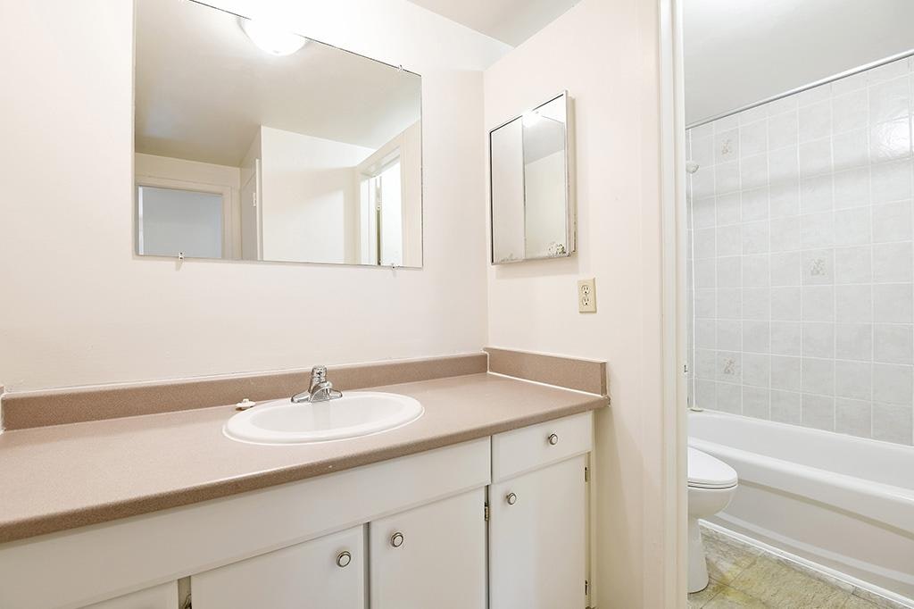 1343 Meadowlands Drive, Ottawa, ON, K2E 7E8 - 7