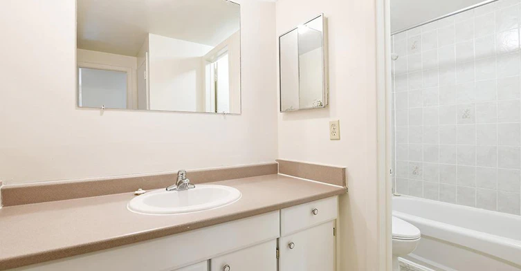 1343 Meadowlands Drive, Ottawa, ON, K2E 7E8 - 7