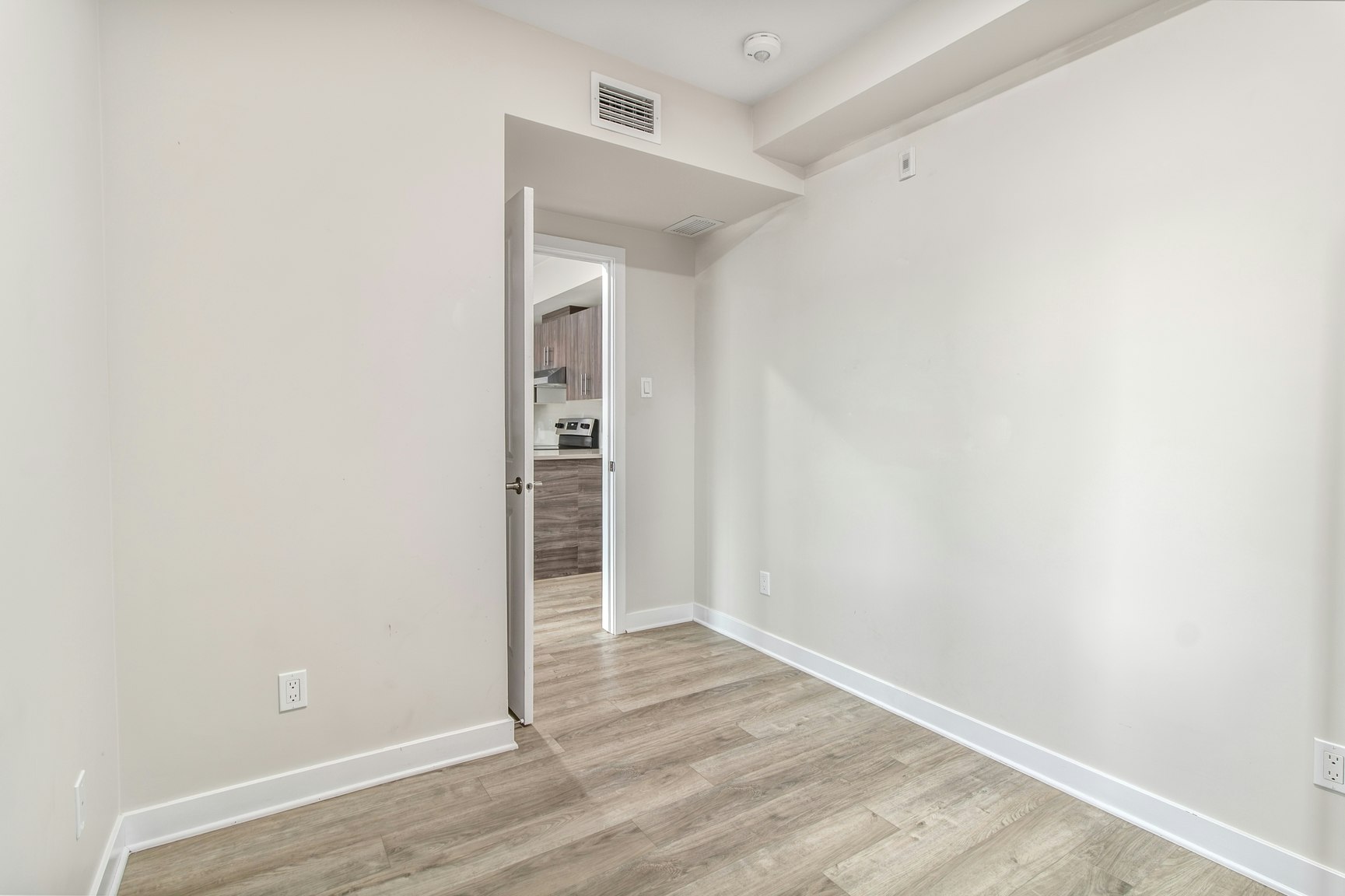 2-296 Somerset Street East, Ottawa, ON, K1N 6W1 - 13
