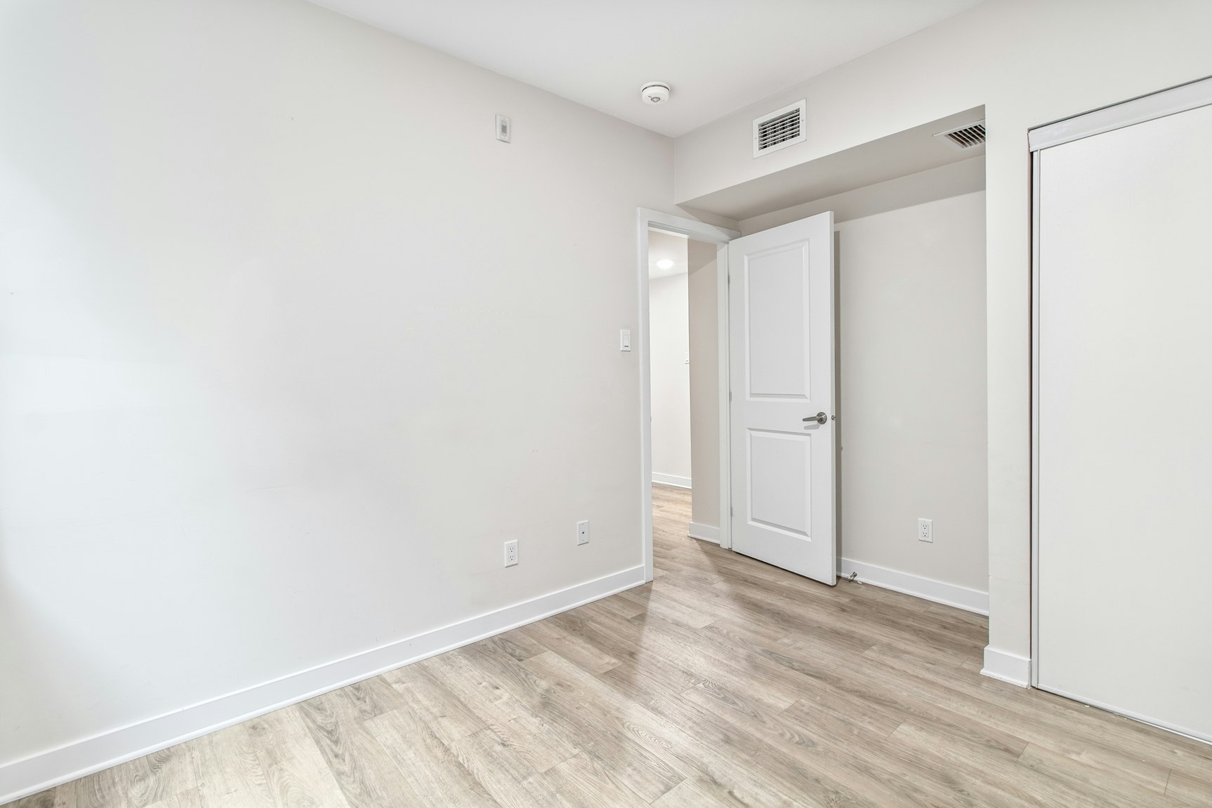 2-296 Somerset Street East, Ottawa, ON, K1N 6W1 - 9