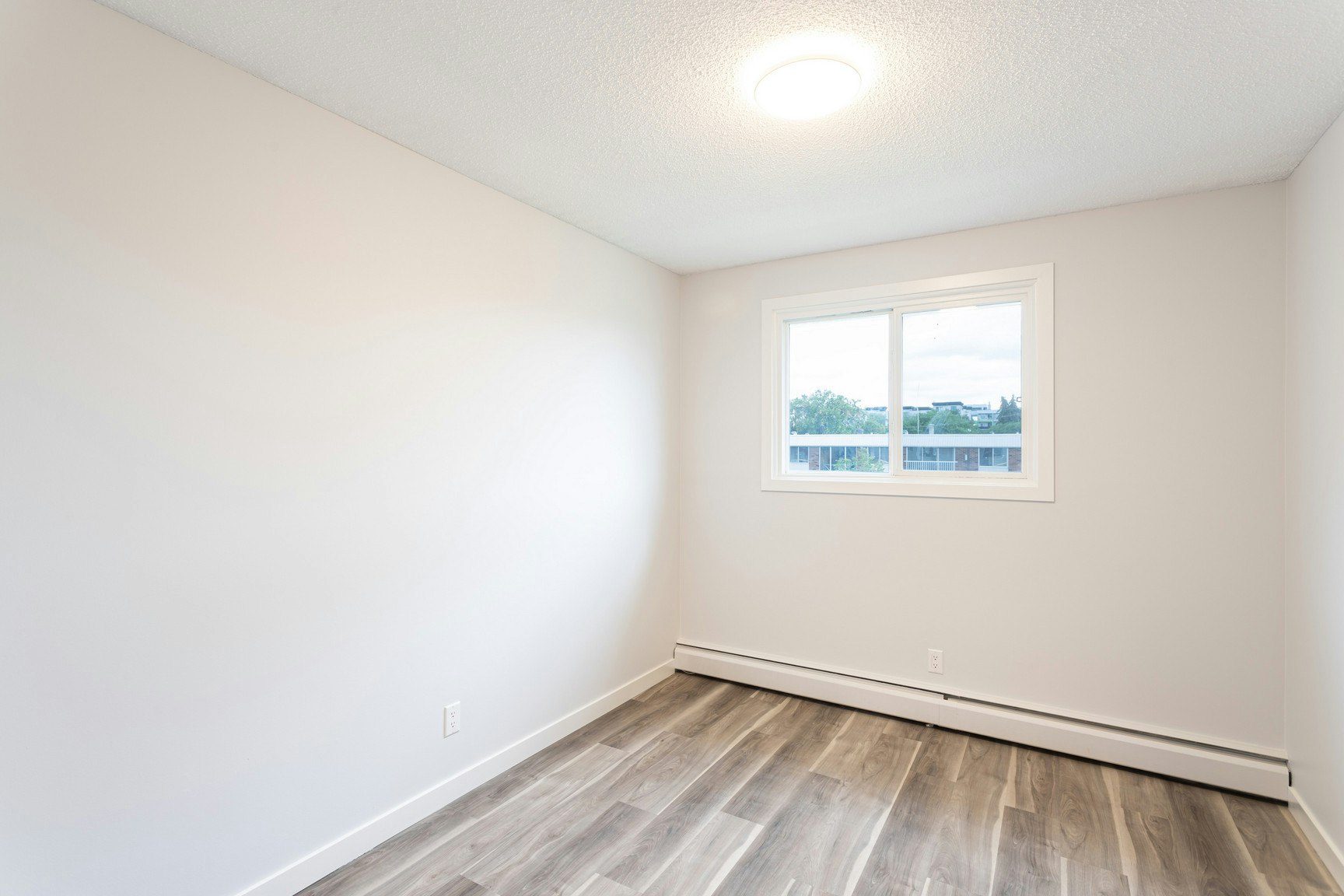 10629 114 Street Northwest, Edmonton, AB, T5H 3J8 - 8