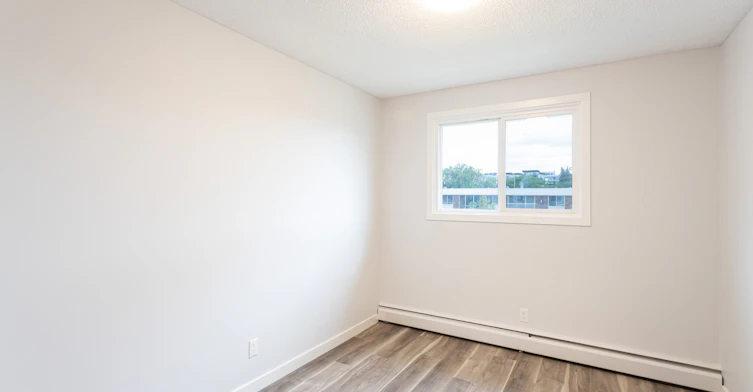 10629 114 Street Northwest, Edmonton, AB, T5H 3J8 - 8