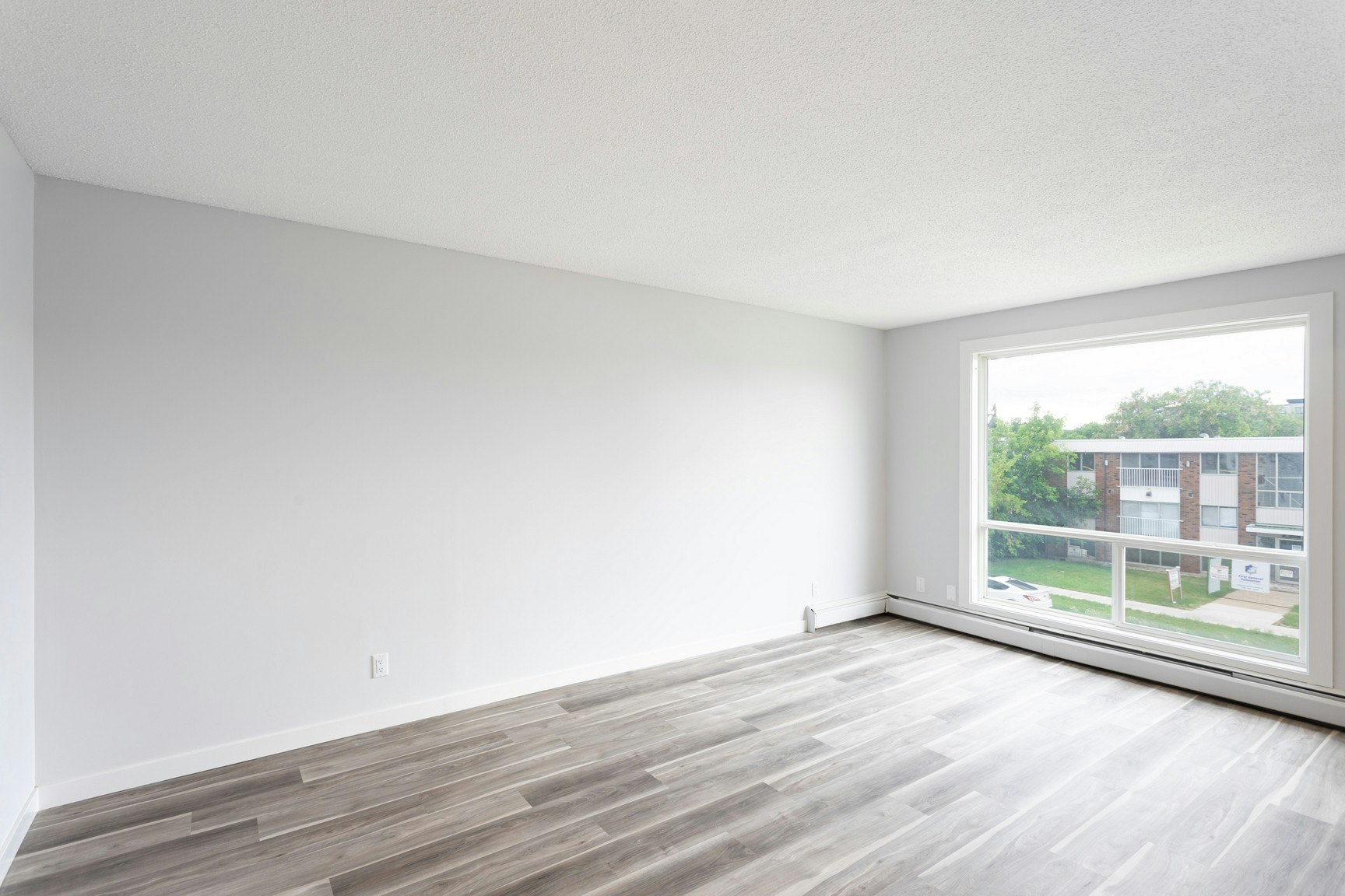 10629 114 Street Northwest, Edmonton, AB, T5H 3J8 - 7
