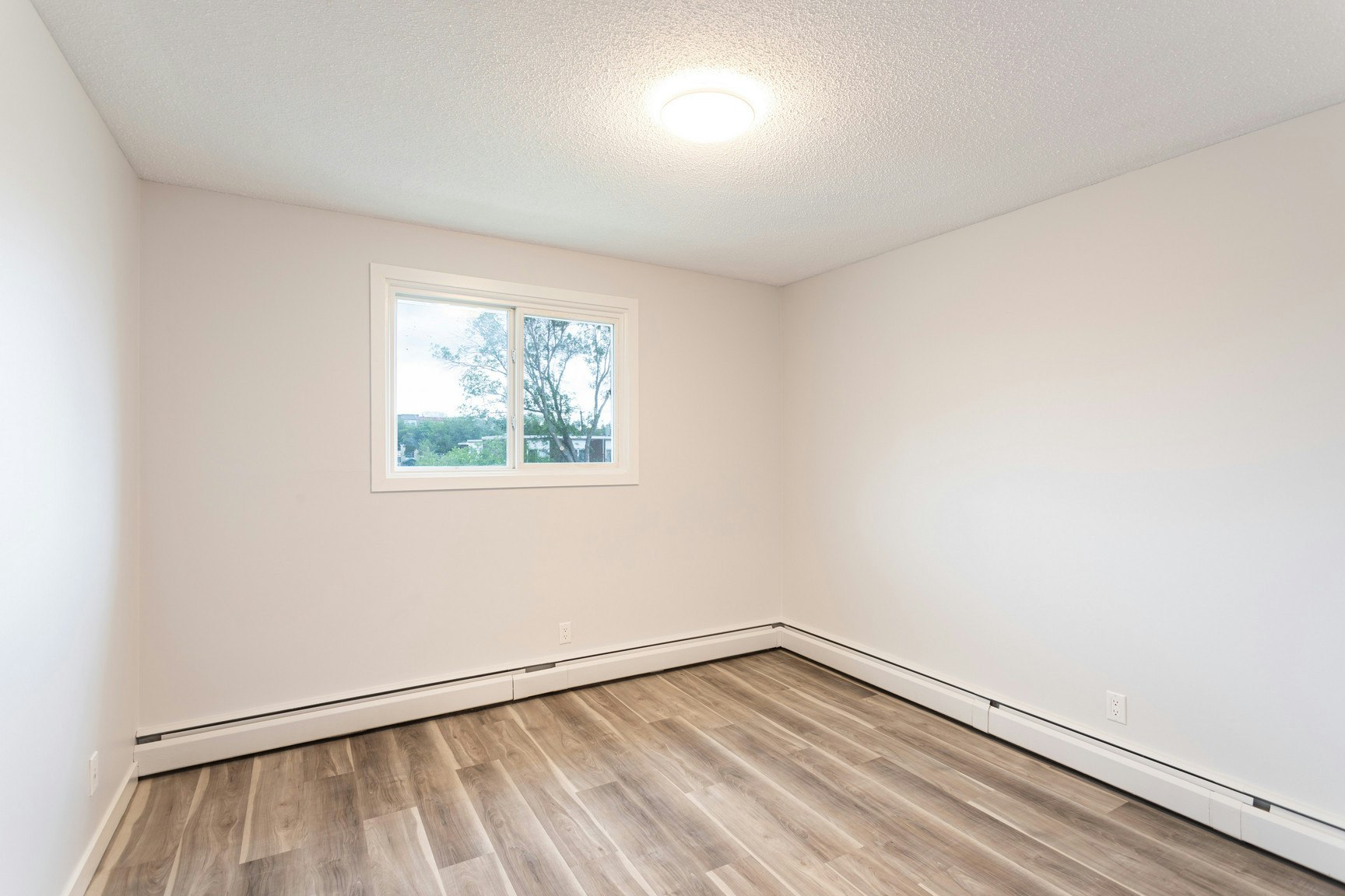 10629 114 Street Northwest, Edmonton, AB, T5H 3J8 - 11
