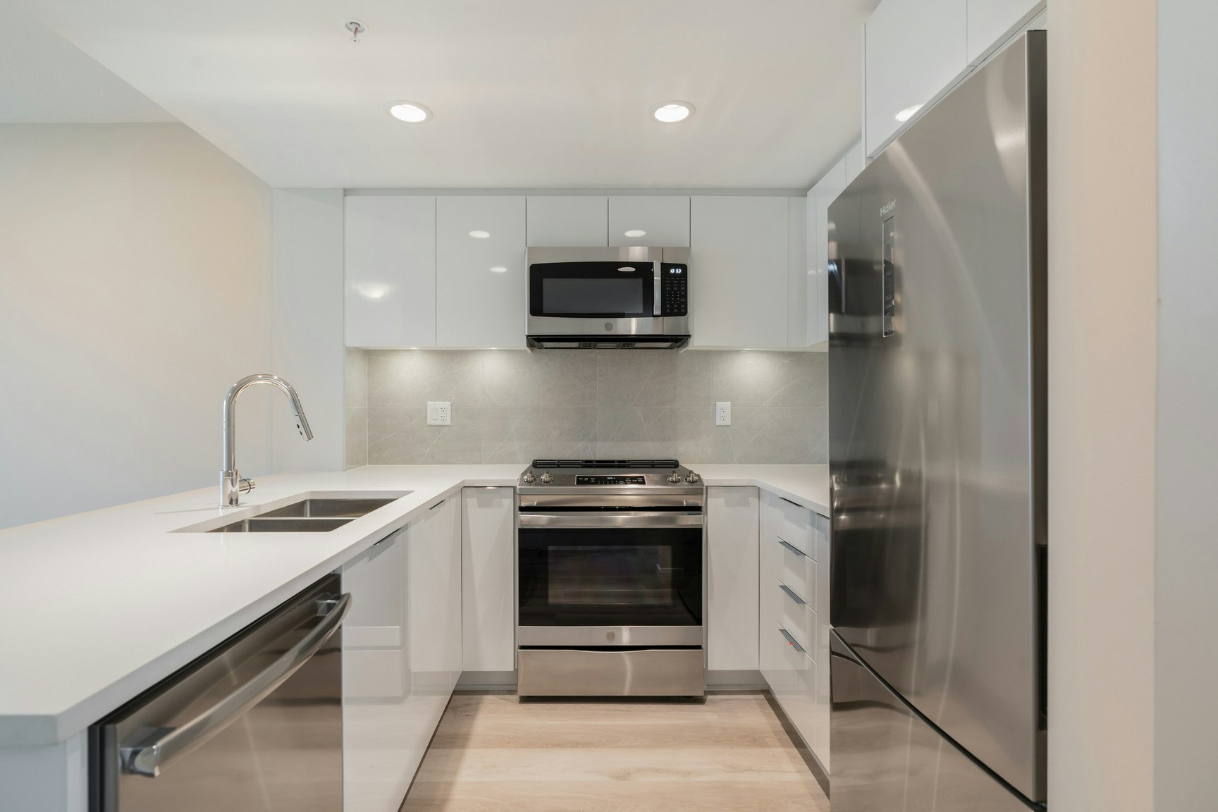 907-1182 Westwood Street, Coquitlam, BC, V3B 0T9 - 2