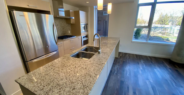 2504 109 Street, Edmonton, AB, T6J 2H3 - 2