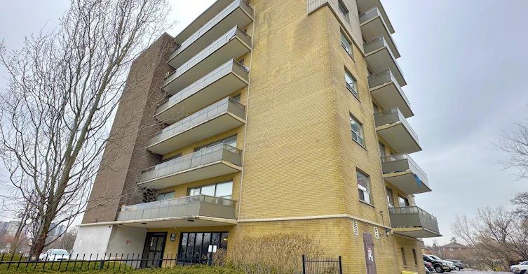 610-42 Gulliver Road, Toronto, ON, M6M 2N1