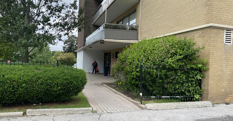 610-42 Gulliver Road, Toronto, ON, M6M 2N1 - 12
