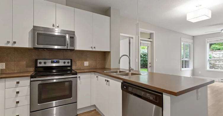 1958 North Parallel Road, Abbotsford, BC, V3G 0G7 - 2