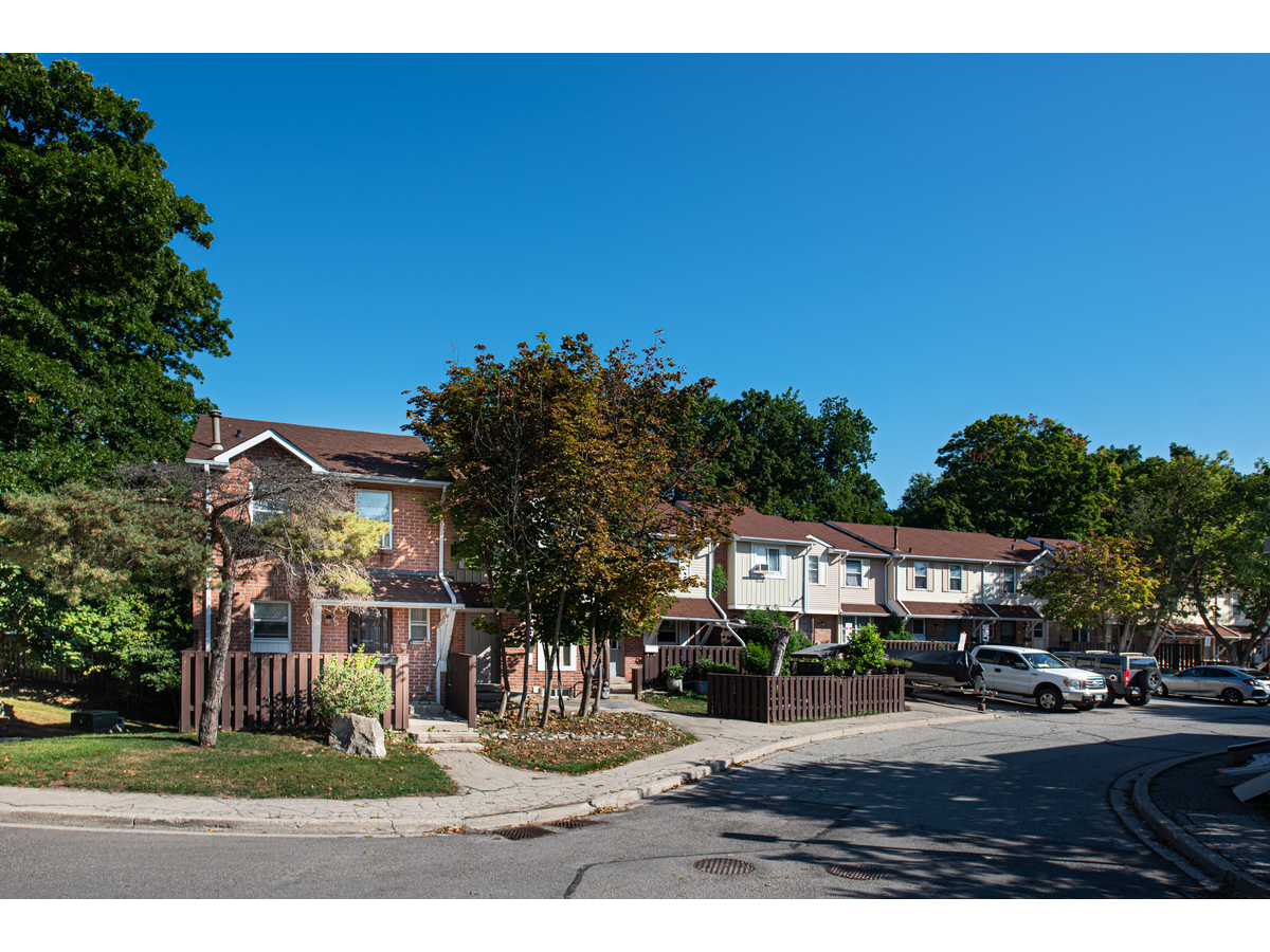 0050-3061 Sir John's Homestead, Mississauga, ON, L5L 3H9 - 3